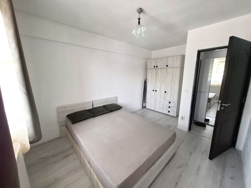 Berceni, ap. 2 camere cu centrala si loc parcare, 8 min. metrou Berceni.