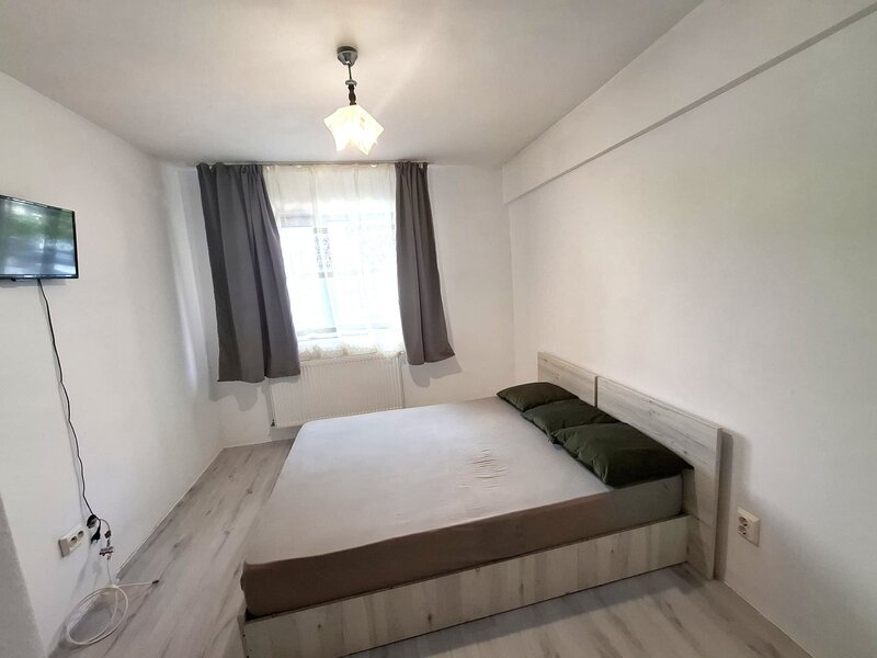 Berceni, ap. 2 camere cu centrala si loc parcare, 8 min. metrou Berceni.